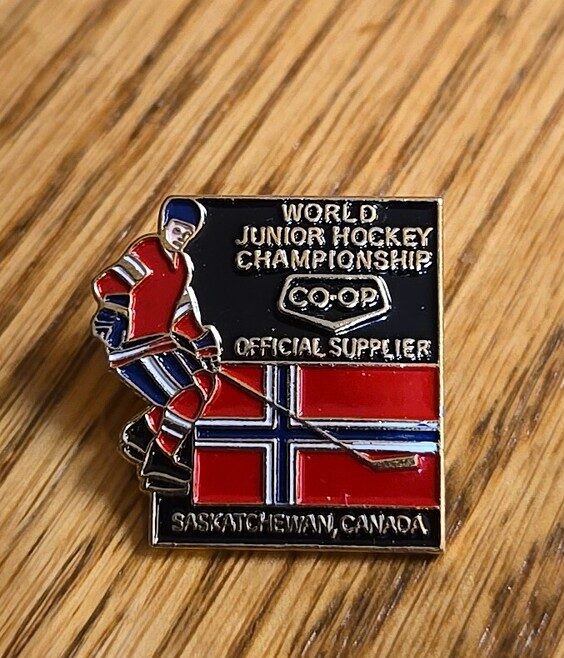 Odznak World Junior Hockey Championship Team Norway pin button Saskatchewan