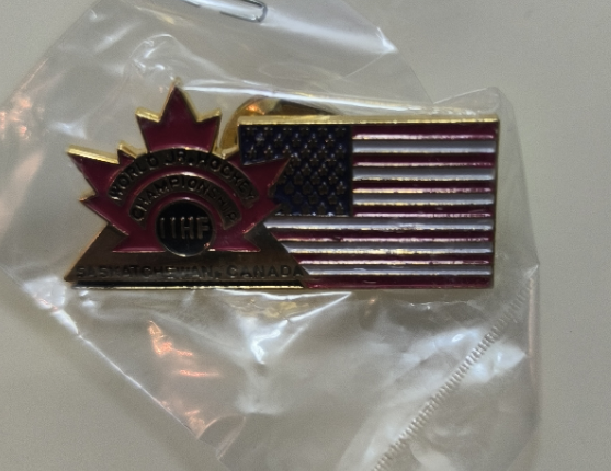 Odznak World Jr. Hockey Championship Saskatchewan Canada Collectible Lapel Pin